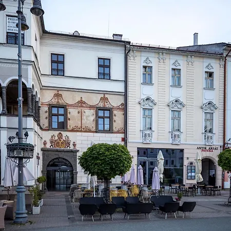 Alure Residences 11 - 24h Self Check-in & Private Parking Next To The Building Included, Center Right On Snp Square In A Quiet Passage, New Building, In Town Appartement *