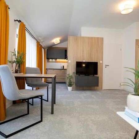 Alure Residences 11 - 24h Self Check-in & Private Parking Next To The Building Included, Center Right On Snp Square In A Quiet Passage, New Building, In Town Apartment *