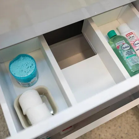 Alure Residences 11 - 24h Self Check-in & Private Parking Next To The Building Included, Center Right On Snp Square In A Quiet Passage, New Building, In Town *