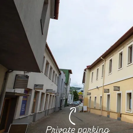 Alure Residences 11 - 24h Self Check-in & Private Parking Next To The Building Included, Center Right On Snp Square In A Quiet Passage, New Building, In Town Appartement
