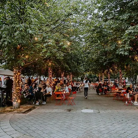 Alure Residences 11 - 24h Self Check-in & Private Parking Next To The Building Included, Center Right On Snp Square In A Quiet Passage, New Building, In Town Appartement