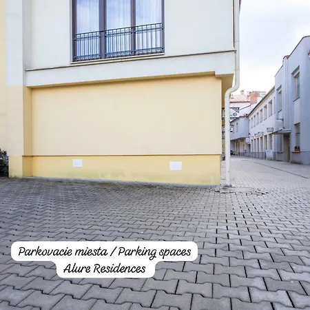 Alure Residences 11 - 24h Self Check-in & Private Parking Next To The Building Included, Center Right On Snp Square In A Quiet Passage, New Building, In Town Appartamento Banská Bystrica