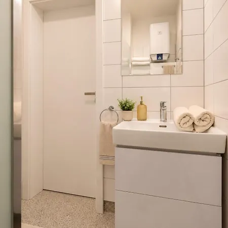 Apartament Alure Residences 11 - 24h Self Check-in & Private Parking Next To The Building Included, Center Right On Snp Square In A Quiet Passage, New Building, In Town *